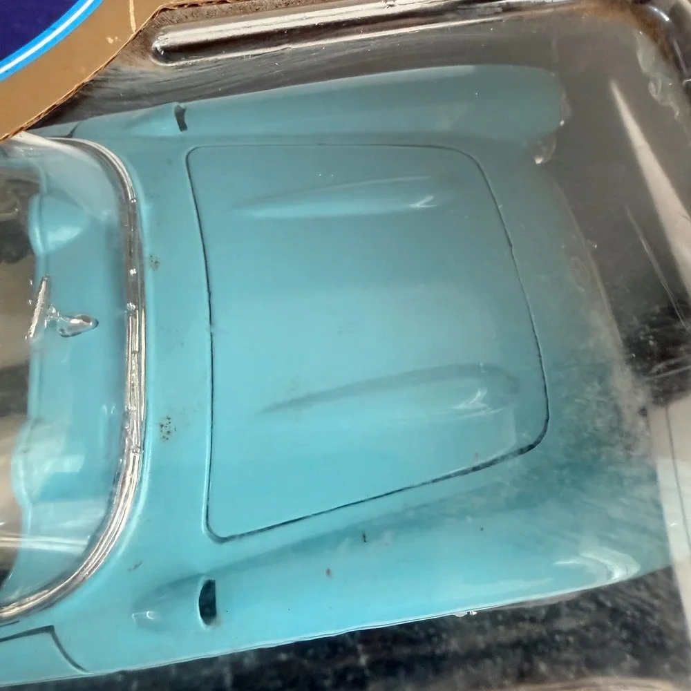 Road Legends 1957 Chevrolet Corvette Blue 1:18 Die-Cast Metal Car 92018